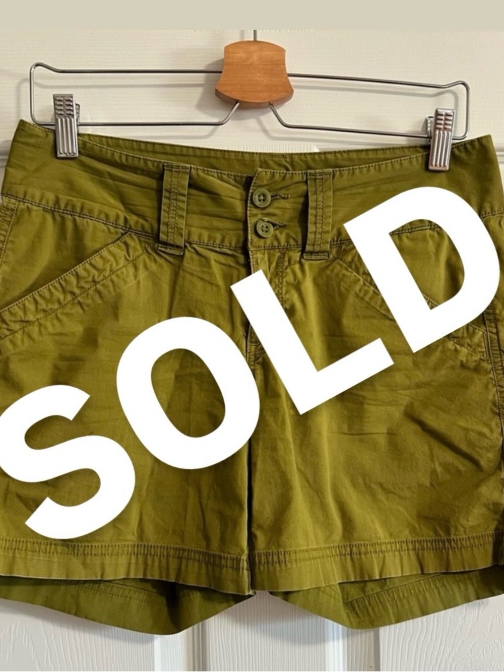 Women’s The North Face Tekwear shorts, olive green, Size 4